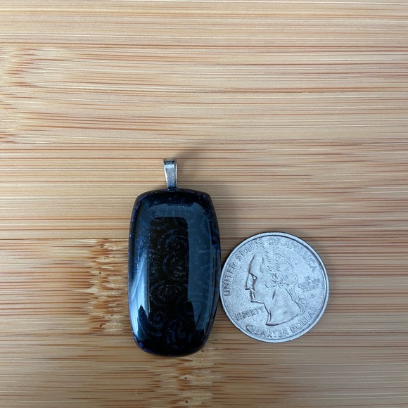 Art Glass pendant with sterling silver loop - Picture 3 of 4